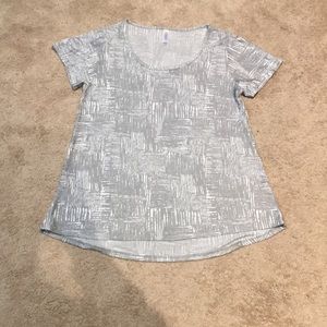 NWOT LuLaRoe size M Classic Tee